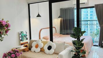 Studio, Balcony, Lake View | Soundproofing, iron/ironing board, free WiFi