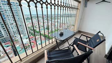 Studio, balkong, utsikt mot innsjø | Utsikt fra balkong