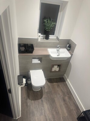 Dormitório compartilhado, 3 quartos, acessível | Banheiro