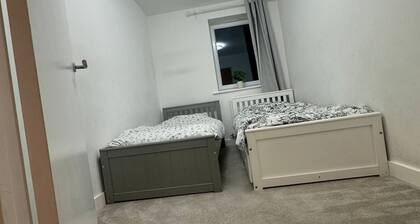 Room-a Beautiful Home Beside Bluewater s