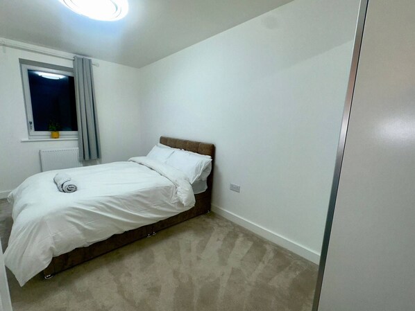 Shared Dormitory, 3 Bedrooms, Accessible | 3 bedrooms - Room-a Beautiful Home Beside Bluewater s (Greenhithe)