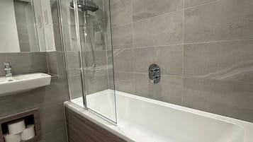 Shared Dormitory, 3 Bedrooms, Accessible | Bathroom