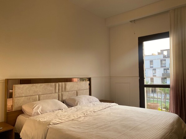 Room - Perfect 3-bedroom apartment with AC in charming Giza Governorate (Giza Governorate)