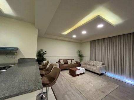 Interior. Perfect 3-bedroom apartment with AC in charming Giza Governorate