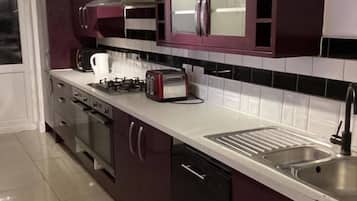 Shared Dormitory, 3 Bedrooms | Interior