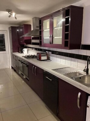 Shared Dormitory, 3 Bedrooms | Interior - Room-beautiful and Spacious 4 Bedroom Da (Dagenham)