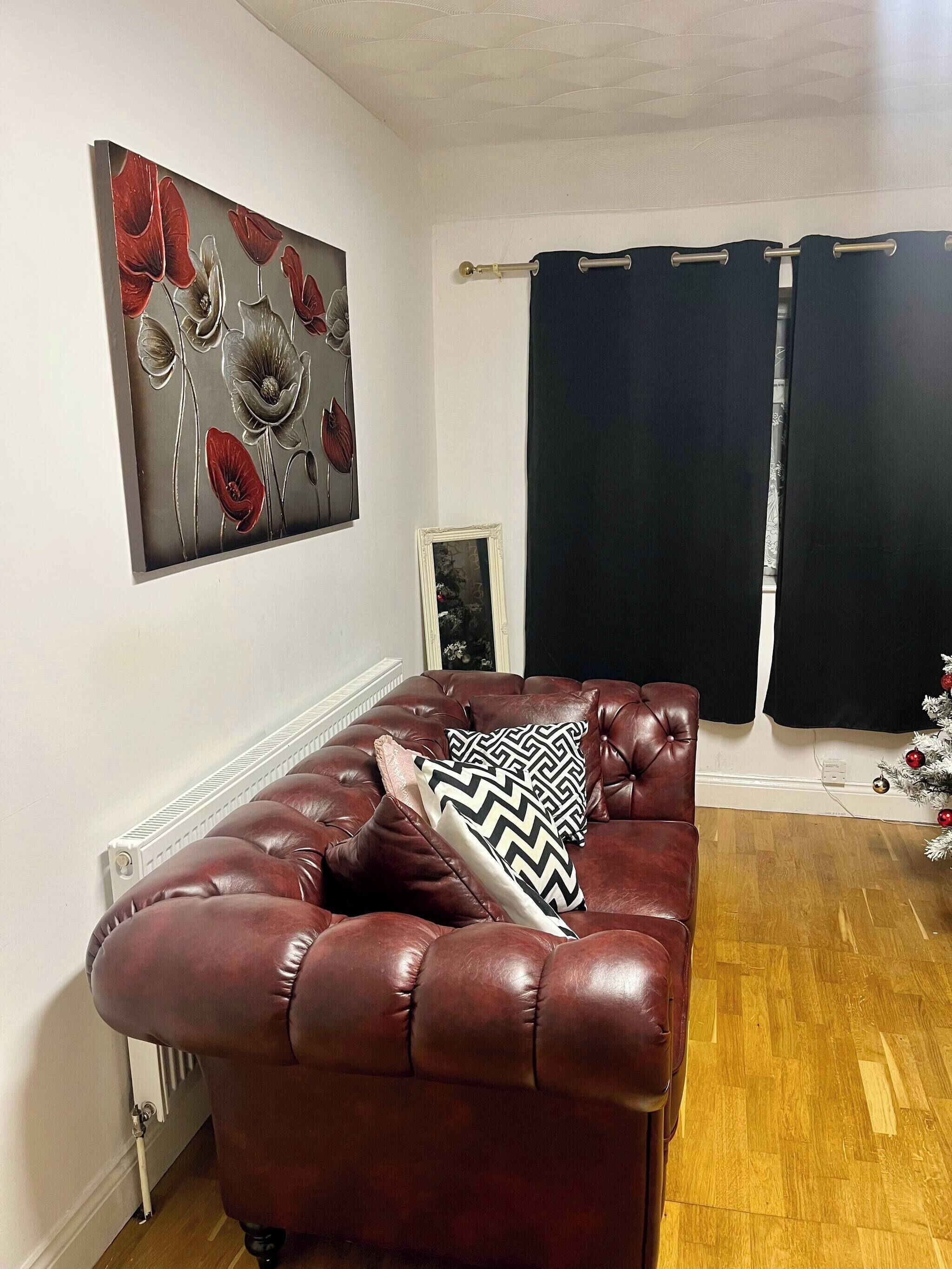 Shared Dormitory, 3 Bedrooms | Living area