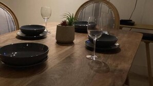 Shared Dormitory, 3 Bedrooms | Dining room - Room-beautiful and Spacious 4 Bedroom Da (Dagenham)