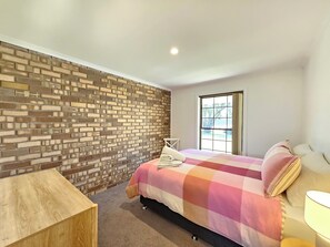 3 quartos, ferros/tábuas de passar roupa, Wi-Fi de cortesia