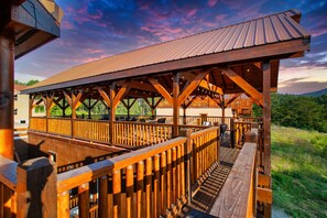 Property grounds - Grace Haven: Mountain Views + Outdoor Theater + PrivateHeatedPool + Game Room (Sevierville)