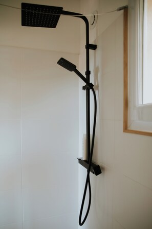 Shower, hair dryer, towels, soap - Quiet apartment in the Gravone valley, Peri plain. (PERI)