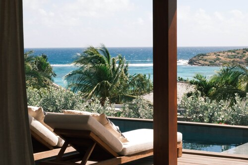 Beautiful 3 en-suite bedrooms villa with lagoon views