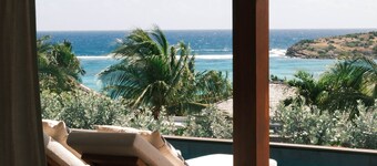 Beautiful 3 en-suite bedrooms villa with lagoon views