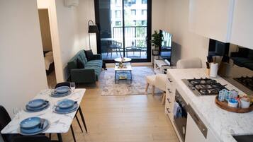 Apartment, 2 Bedrooms, Accessible | Dining room
