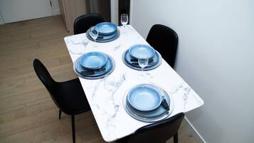 Apartment, 2 Bedrooms, Accessible | Dining room