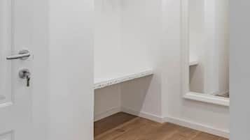 Deluxe Room, Garden View | Interior