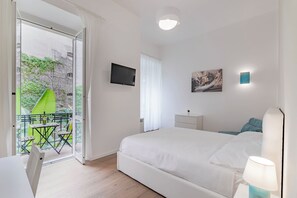 Deluxe Room, Garden View | Free WiFi, bed sheets - Leo's Colosseum (Rome)