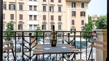 Superior tweepersoonskamer, uitzicht op stad | Buiten dineren