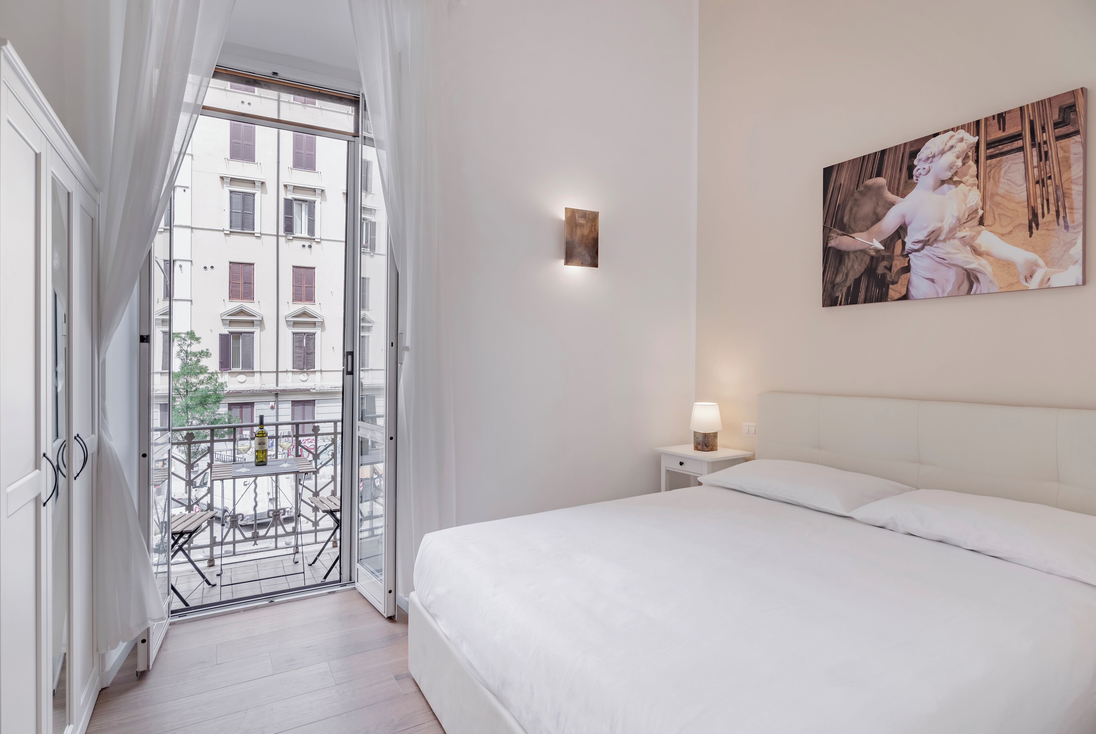 Quarto casal superior, vista para a cidade | Wi-Fi de cortesia, roupa de cama