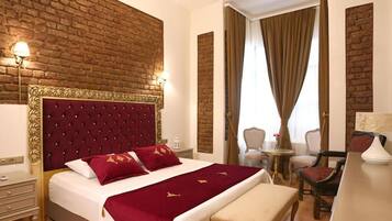 Deluxe Room | Iron/ironing board, free WiFi