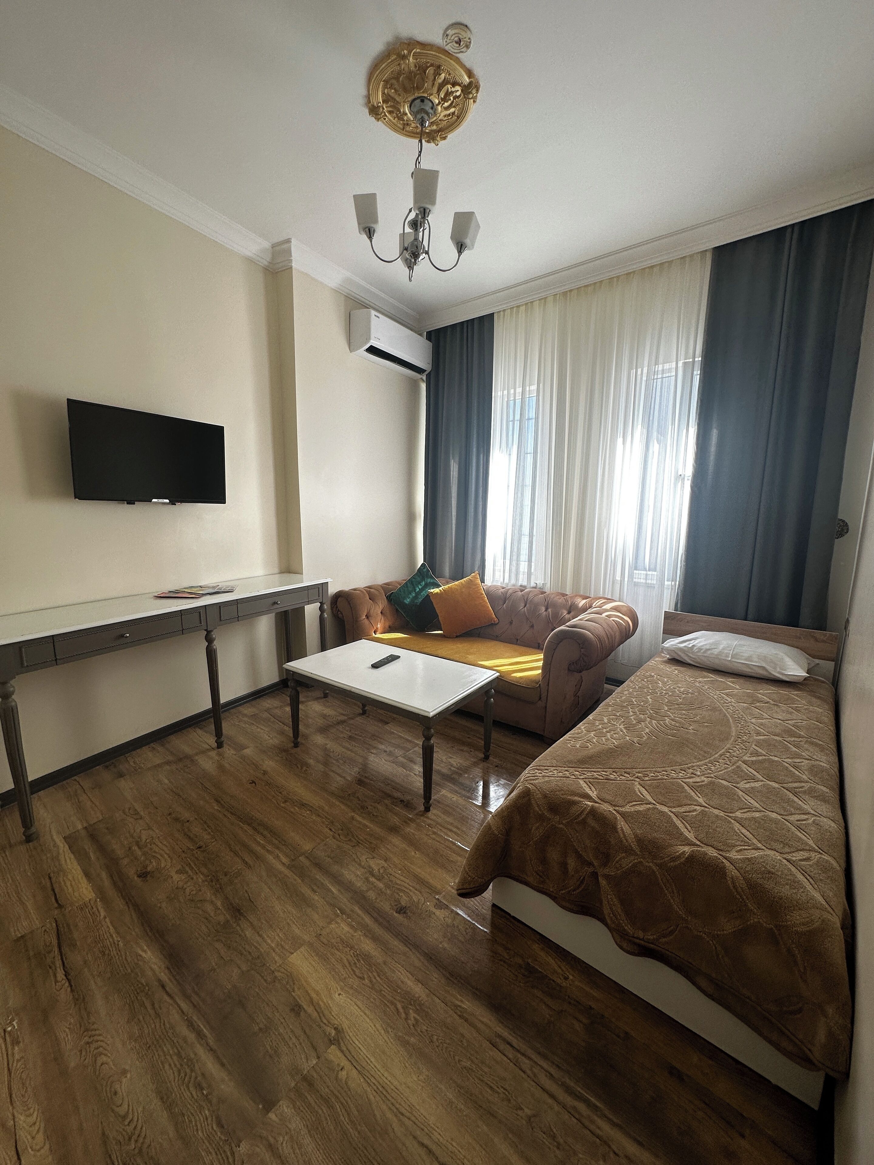 Desk, laptop workspace, iron/ironing board, free WiFi