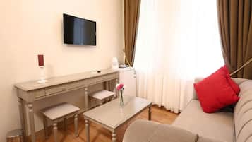 Habitación Deluxe | Área de sala de estar | Impresora