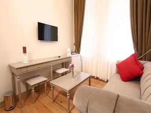 Deluxe Room | Living area | Printers - Tepe Palace Hotel (Istanbul)