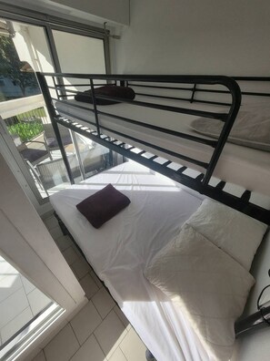 1 bedroom - Au couchant, studio pour 4 adultes et 1 enfant N69 (La Grande-Motte)