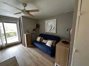 Living area - Au couchant, studio pour 4 adultes et 1 enfant N69 (La Grande-Motte)