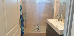 Douche, sèche-cheveux