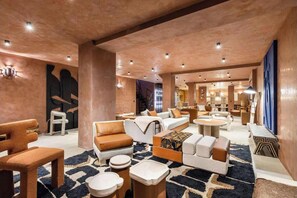 Spa - 350M²-EXPERIENCE THE ESSENCE OF PARISIAN LIVING IN THIS LUXURIOUS DUPLEX- 6 BED (Paris)