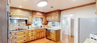 4BR Waterview Home w/ Pool, Fire Pit & Fishing