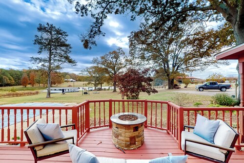 4BR Waterview Home w/ Pool, Fire Pit & Fishing