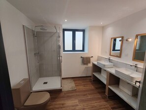 Hair dryer, towels, toilet paper - Luxury Longère 10 guests | Spa · Private Cinema · Pool | 2h Paris · 2h Lille (Brancourt-en-Laonnois)