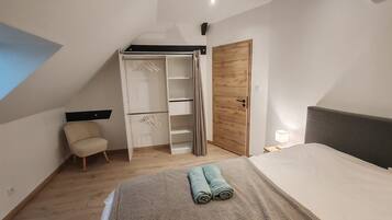 Free WiFi, bed sheets, wheelchair access