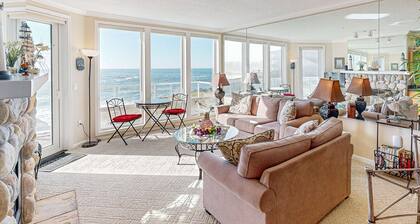 Luxury Waterfront Condo with Shared Hot Tub Pool and Ocean Views