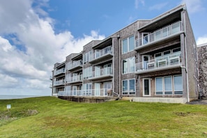 Exterior - Luxury Waterfront Condo with Shared Hot Tub Pool and Ocean Views (Depoe Bay)