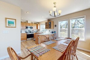 Dining - Spacious House with Ocean Views and Three Decks Close to Town and Walk to Beach (Depoe Bay)
