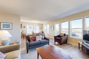 TV, fireplace, DVD player, offices - Spacious House with Ocean Views and Three Decks Close to Town and Walk to Beach (Depoe Bay)