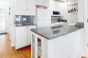 Fridge, microwave, oven, stovetop - Dog-friendly condo with ocean views, private balcony & great location (Oceanside)