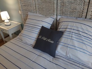 Iron/ironing board, Internet, bed sheets - "Le Petit Marin", 2 rooms, 4 pers, free secure parking with badge, 8 mn from the beach (Le Portel)