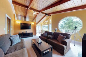 Fernseher, DVD-Player, Stereoanlage, Arbeitsbereiche