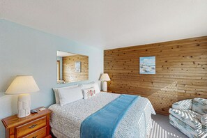 2 bedrooms, WiFi, bed sheets - Comfortable ocean view condo with easy access to downtown (Depoe Bay)