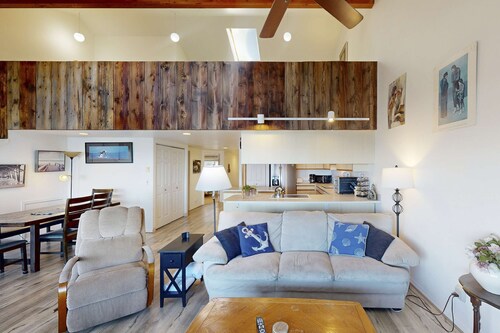 Dog Friendly Waterfront Loft with Seawall and Ocean Views One Block to Harbor