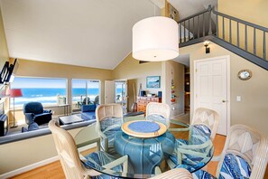 Dining - Beachfront Condo with Amazing Ocean View Fireplace Shared Pool and Tennis (Depoe Bay)