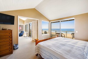 2 bedrooms, iron/ironing board, WiFi, bed sheets - Beachfront Condo with Amazing Ocean View Fireplace Shared Pool and Tennis (Depoe Bay)