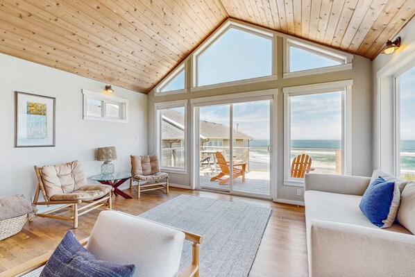 TV, fireplace, DVD player, table football - Bella Beach home with ocean view gas fireplace beach access and private hot tub (Depoe Bay)