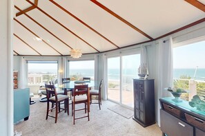 Dining - Dog friendly home with great decks and stunning ocean views (Depoe Bay)