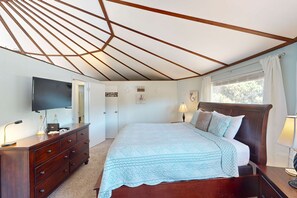 3 bedrooms, WiFi, bed sheets - Dog friendly home with great decks and stunning ocean views (Depoe Bay)