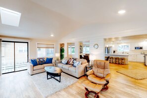 TV, peis og kontorer